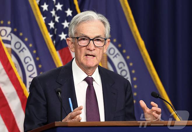제롬 파월 연방준비제도(연준) 의장이 7일(현지시간) 이틀 간의 연방공개시장위원회(FOMC) 통화정책 결정회의 후 기준금리를 4.25~4.5%로 동결한다고 발표하고 있다. 2025.05.07 ⓒ 로이터=뉴스1 ⓒ News1 정지윤 기자