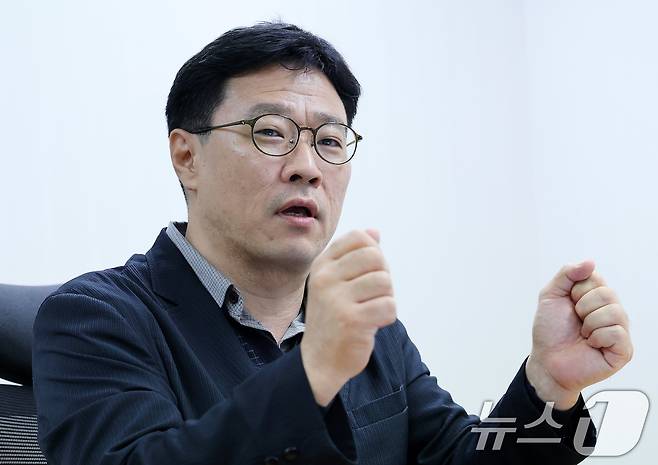 이주환 한국노동사회연구소 부소장이 2일 서울 종로구 뉴스1 본사에서 인터뷰를 갖고 있다. 2025.5.2/뉴스1 ⓒ News1 박지혜 기자