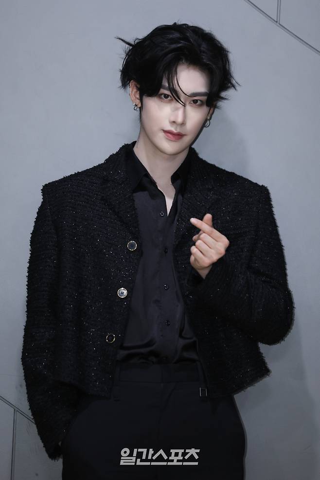 그룹 제로베이스원 리키가 22일 오후 서울 마포구 웨이크원에서 진행된 일간스포츠와의 인터뷰에 앞서 포즈를 취하고 있다. 서병수 기자 qudtn@edaily.co.kr /2025.04.22/