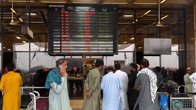 항공편 결항한 파키스탄 카라치 국제공항