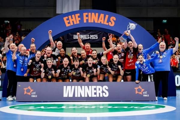 사진 2024/25 EHF 여자 유러피언리그 우승을 차지한 튀링어 HC, 사진 출처=유럽핸드볼연맹