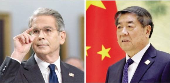 오는 10~11일(현지시간) 스위스 제네바에서 미국 도널드 트럼프 2기 행정부 이후 첫 미중 무역협상에 나서는 스콧 베선트(왼쪽) 미 재무장관과 허리펑 중국 국무원 부총리. 양측 대표는 스위스 회동에서 서로에게 100% 넘게 부과한 관세를 낮추는 논의부터 시작할 것으로 알려졌다. AP·로이터 연합뉴스