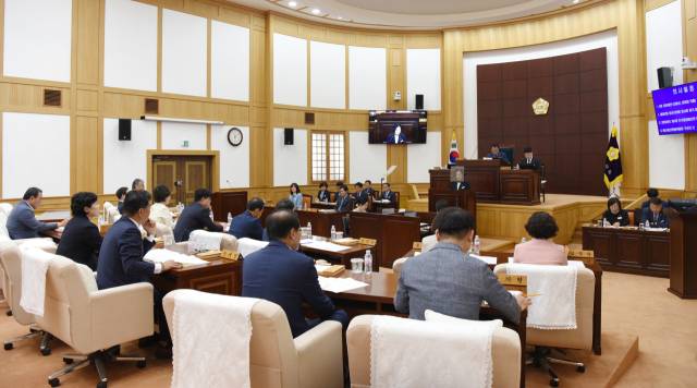 지난 7일 경산시의회가 8일간의 일정으로 제262회 임시회를 열고 있다. ⓒ경산시의회