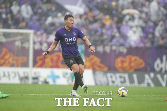 공수에서 뛰어난 활약을 펼치며 살림꾼 역할을 하고 있는 안양의 미드필더 김정현./K리그