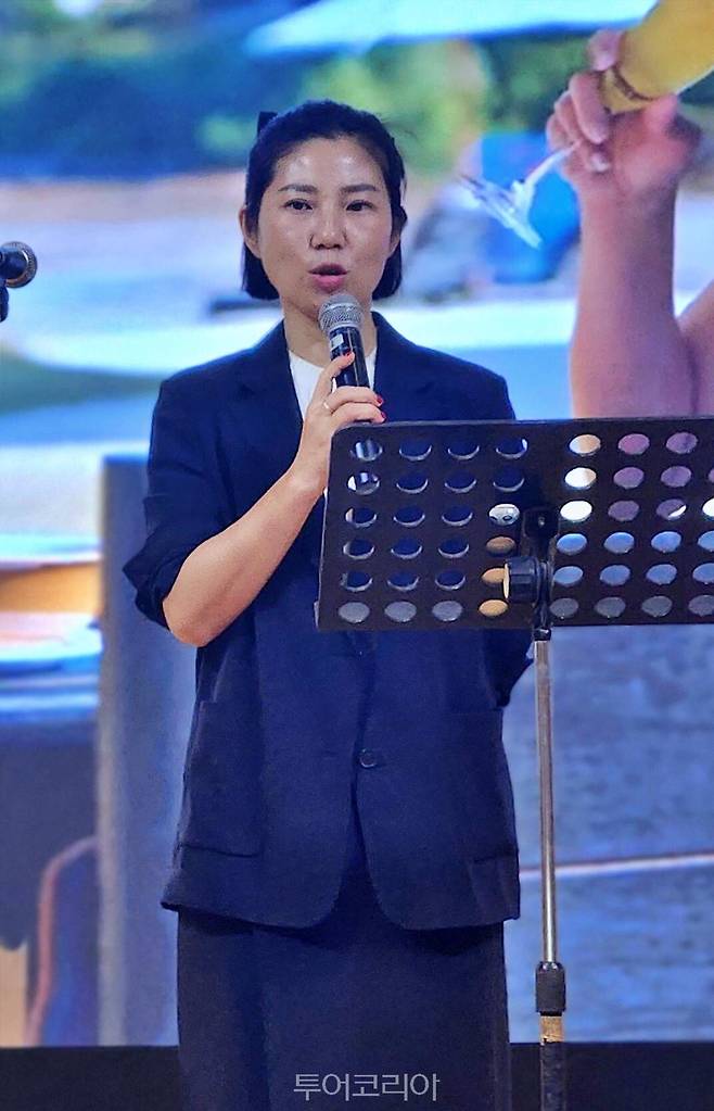 올패스투어 박선경 대표가 9일 열린 '트래블페어인푸껫'에서 인삿말을 하고 있다.