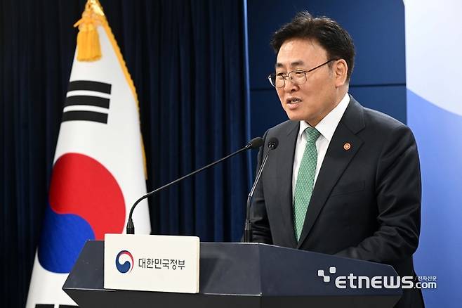 유상임 과학기술정보통신부 장관이 9일 서울 종로구 정부서울청사에서 과기정통부 국정 핵심과제 4차 국민 브리핑을 하고 있다. 김민수기자 mskim@etnews.com