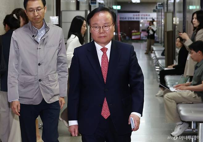 (서울=뉴스1) 김민지 기자 = 김문수 국민의힘 대통령 후보 대리인인 김재원 비서실장이 9일 서울 여의도 국회에서 열린 단일화 협상 관련 회동에 참석하고 있다. 2025.5.9/뉴스1 Copyright (C) 뉴스1. All rights reserved. 무단 전재 및 재배포, AI학습 이용 금지. /사진=(서울=뉴스1) 김민지 기자