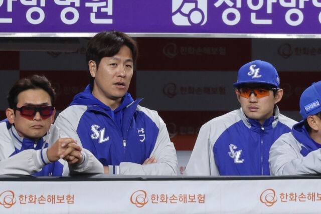 부상으로 휴식을 취한 강민호(우)와 구자욱(좌)