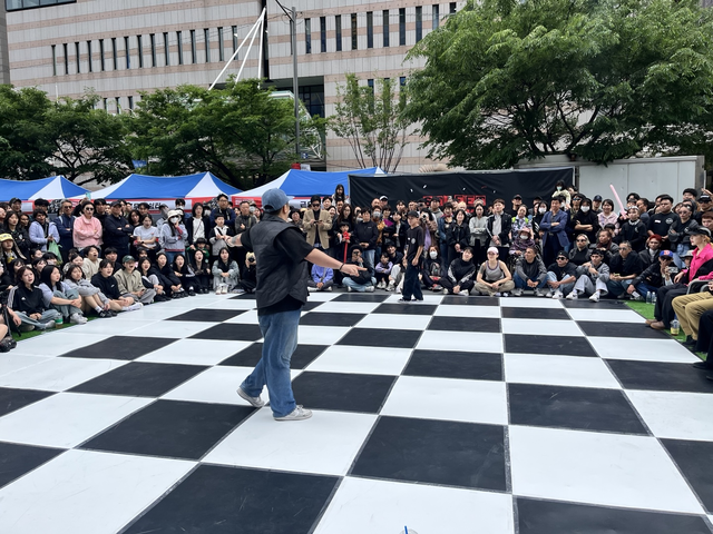 A존에서 열린 '스트릿댄스파이터' 춤 경연 대회 현장. 김정원 기자