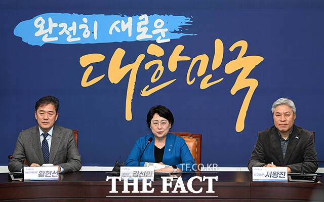 조국혁신당 성비위 피해자 측이 조사기관으로 선정했던 법무법인이 혁신당을 상대로 명예훼손 및 신용훼손을 주장하며 해명과 사과를 요구하는 내용증명을 발송한 사실이 확인됐다. /국회=박헌우 기자