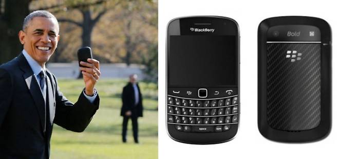 버락 오바마 전 미국 대통령이 2014년 11월21일 백악관에서 블랙베리 스마트폰을 들어보이는 모습 / 사진=로이터 연합, 블랙베리