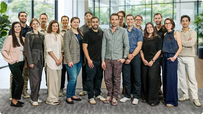 심플클로저 임직원 사진/사진제공=심플클로저 홈페이지