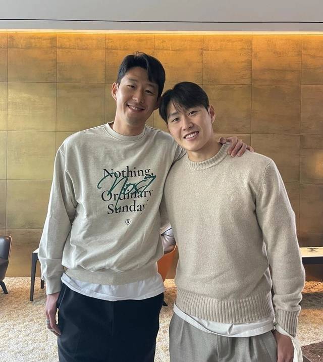 대회 직후 화해하며 사진을 찍은 손흥민(왼쪽)과 이강인. /사진=손흥민 SNS