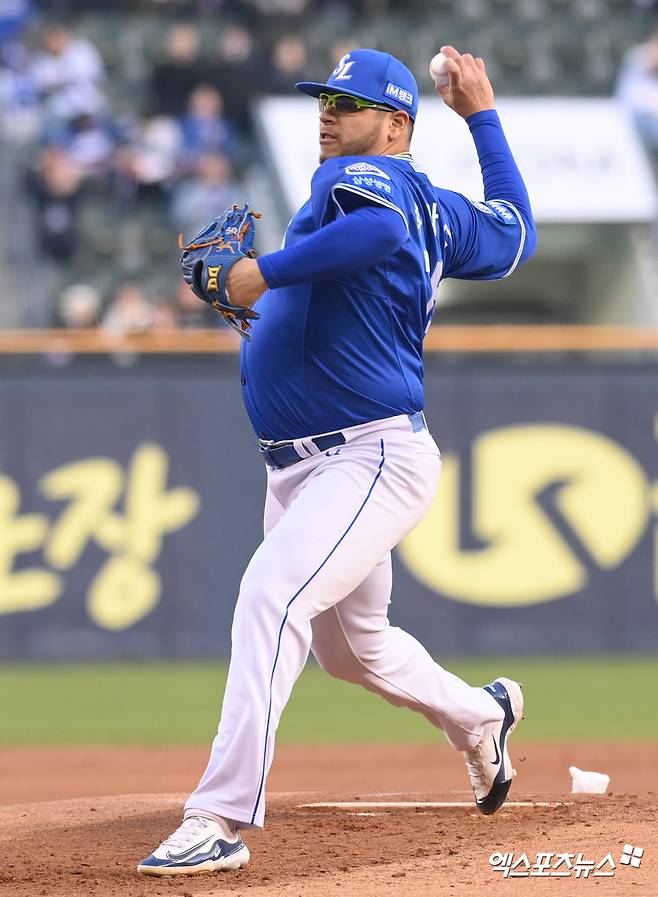 삼성 라이온즈 아리엘 후라도가 경기에 등판해 투구하고 있다. 엑스포츠뉴스 DB