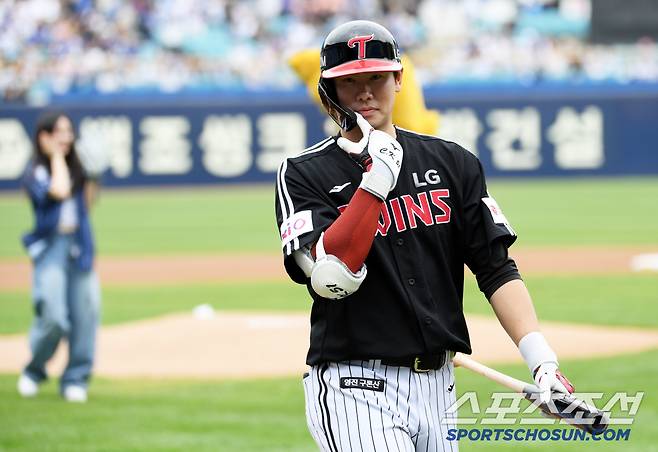 시타자로 나섰던 LG 홍창기도 웃음을 참는데 실패했다. 대구=박재만 기자 pjm@sportschosun.com
