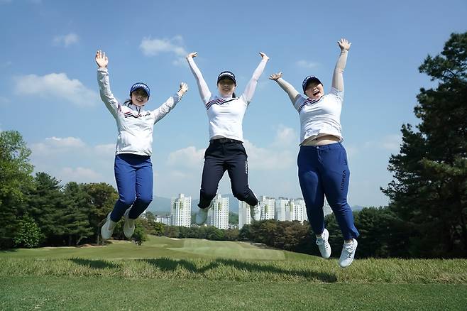 유럽여자프로골프투어(LET) 아람코 코리아 챔피언십에 출전한 양효진(왼쪽부터)과 최정원, 박서진이 포즈를 취하고 있다. 박태성 골프전문사진기자