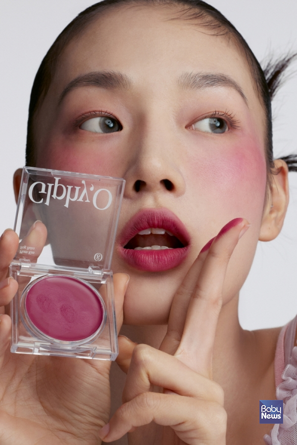 글피오 신제품 '포그밤 플럼 키스' 제품 모델컷. ⓒ글피오