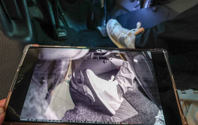 페달 블랙박스를 장착하 자동차 모습. /뉴스1