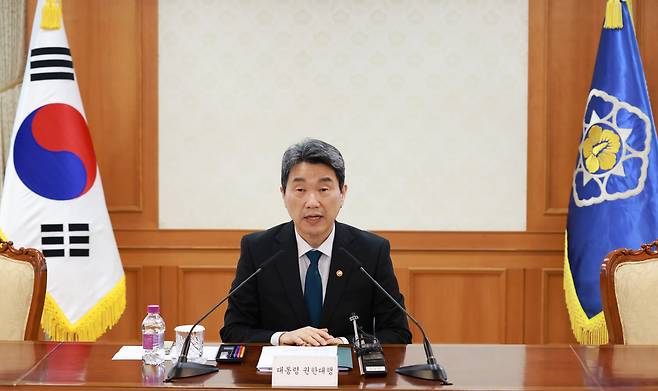 이주호 대통령 권한대행 부총리 겸 교육부 장관이 12일 서울 종로구 정부서울청사에서 열린 제21대 대통령선거 대비 공명선거 관계장관 회의에서 발언하고 있다. /교육부 제공