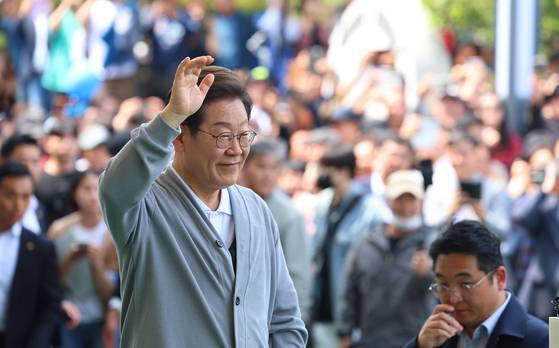 이재명 더불어민주당 대선 후보의 공직선거법 사건은 지난달 22일 전원합의체에 회부됐고, 이후 9일만인 지난 1일 유죄 취지로 파기환송됐다. 연합뉴스