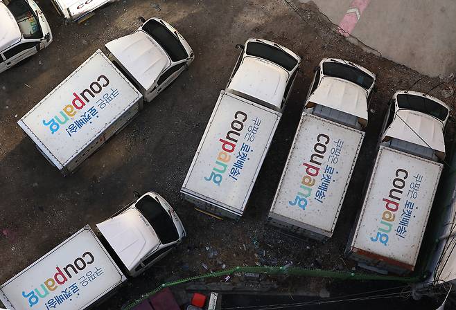 서울의 한 주차장에 세워진 쿠팡 배송차량 모습. 연합뉴스