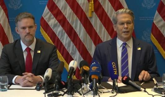 12일(현지시간) 스위스 제네바에서 미중 무역합의 관련 기자회견 중인 스콧 베센트 미국 재무장관(오른쪽)과 제이미슨 그리어 무역대표부(USTR) 대표 /사진=블룸버그 TV 영상 캡처