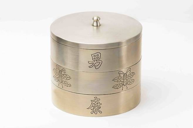 이경노_백동 선각 나비문자문 삼층합(白銅 線刻 蝴文字文 三層盒) 13 × 13 × 11.3(h) cm 2025.이경노.All rights reserved. *재판매 및 DB 금지
