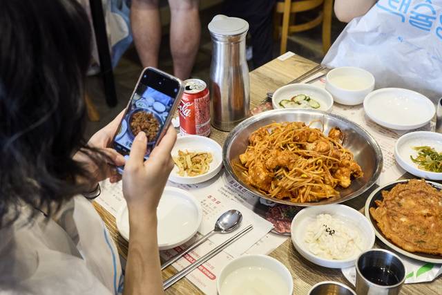 2024년 열린 '택슐랭’ 축제에 참가한 시민들. 부산축제조직위원회 홈페이지