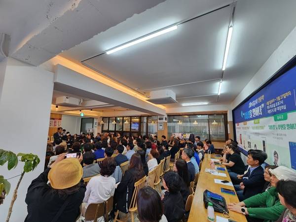 13일 인천 중구 복합문화공간 ‘개항도시’에서 ‘대통령 노무현을 말하다’를 유시민 작가의 강연이 열렸다. 2025.5.13 /한달수기자 dal@kyeongin.com