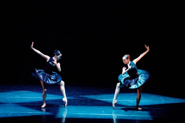 가정의 달 5월을 맞아 ACC재단이 다채로운 문화예술 프로그램을 마련했다. 오는 28일 ‘브런치 콘서트’ 공연을 펼치는 블랙토 무용단의 모습.
<ACC재단 제공>