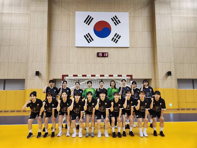 진천선수촌에 소집한 여자 핸드볼 대표팀(대한핸드볼협회 제공)