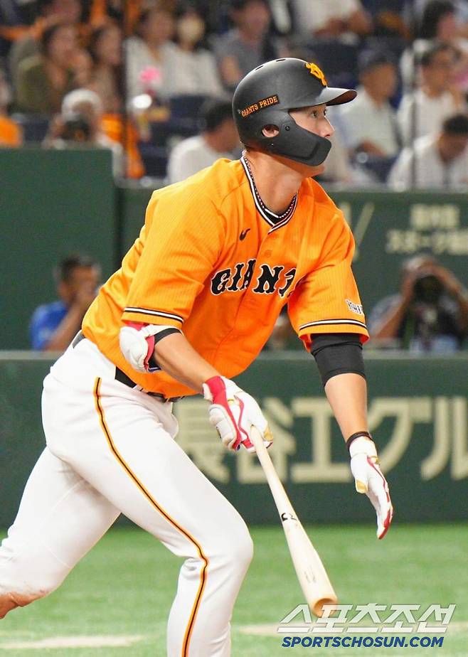 아키히로는 2023년 10홈런을 때려 기대를 키웠으나 자리잡지 못하고 이적이 결정됐다. 사진캡처=요미우리 자이언츠 SNS