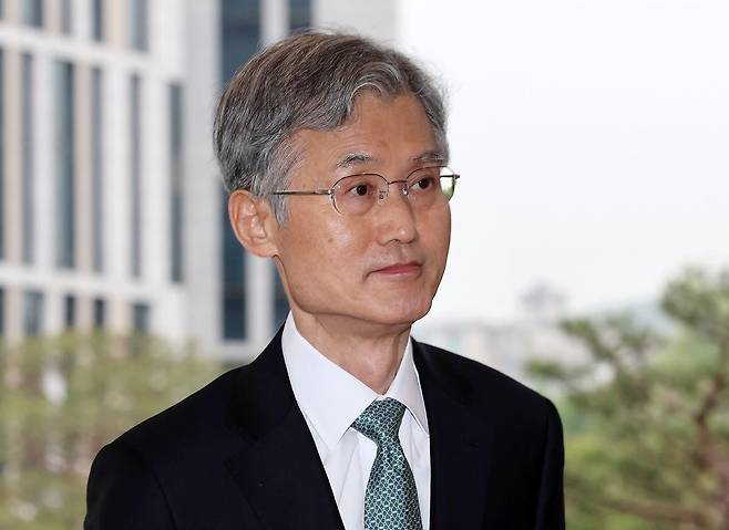 조희대 대법원장이 9일 오전 서울 서초구 대법원으로 출근을 하고 있다. 2025.5.9 뉴스1