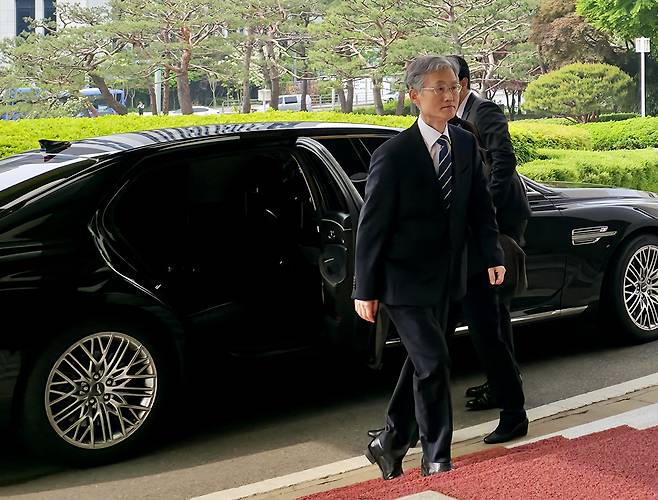 조희대 대법원장이 13일 서울 서초구 대법원에 출근하고 있다.연합뉴스