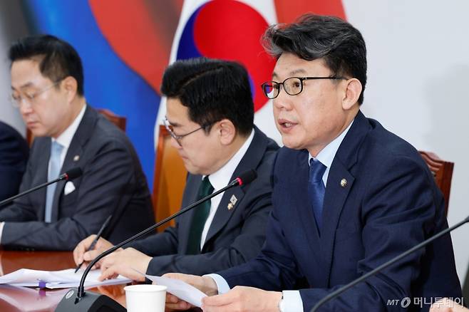 (서울=뉴스1) 안은나 기자 = 진성준 더불어민주당 정책위의장이 24일 오전 서울 여의도 국회에서 열린 정책조정회의에 참석해 발언하고 있다. 2025.4.24/뉴스1 Copyright (C) 뉴스1. All rights reserved. 무단 전재 및 재배포, AI학습 이용 금지. /사진=(서울=뉴스1) 안은나 기자