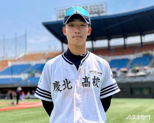 경북고 이승빈이 13일 목동구장에서 열린 제79회 황금사자기 전국고교야구대회 겸 주말리그 왕중왕전(동아일보사·스포츠동아·대한야구소프트볼협회 공동주최) 광주제일고와 16강에서 11-4로 승리한 뒤 스포츠동아와 인터뷰하고 있다. 목동|김현세 기자 kkachi@donga.com