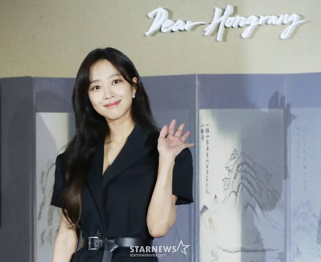 배우 조보아가 13일 오전 서울 신도림 라마다호텔에서 진행된 넷플릭스 오리지널 시리즈 '탄금' 제작발표회에 참석해 포즈를 취하고 있다. 실종되었던 조선 최대 상단의 아들 ‘홍랑’이 기억을 잃은 채 12년 만에 돌아오고, 이복누이 ‘재이’만이 그의 실체를 의심하는 가운데 둘 사이 싹트는 알 수 없는 감정을 그린 미스터리 멜로 사극 '탄금'은 오는 16일 공개된다. /2025.05.13 /사진=이동훈 photoguy@