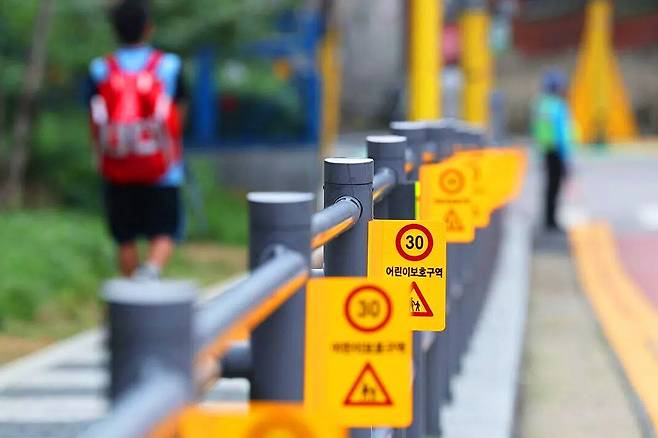 스쿨존 무신호 횡단보도 일시정지