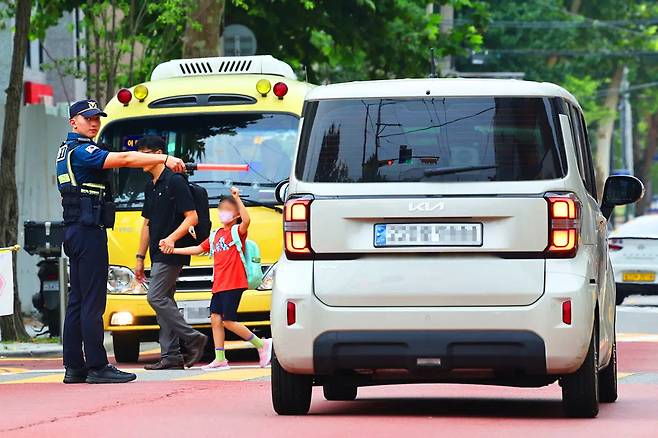 스쿨존 무신호 횡단보도 일시정지