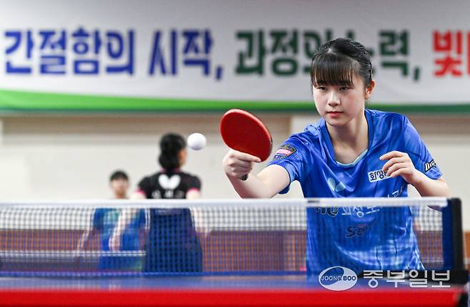 14일 화성종합경기타운 화성도시공사 훈련장에서 허예림(화성도시공사 유스팀)이 훈련에 매진하고 있다. 임채운기자