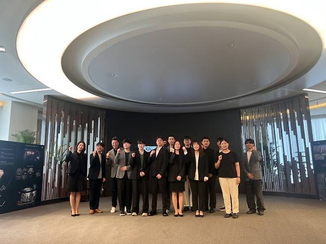 벤틀리코리아가 홍익대 산업 디자인학과 학생들과 "벤틀리가 꿈꾸는 미래"라는 주제로 학생들과 한국의 미래 럭셔리에 대한 주제로 미디어 대상 발표를 진행했다. 사진=이상진