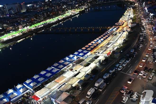 강릉단오제 먹거리장터 '난장' 전경.(강릉단오제위원회 제공, 재판매 및 D B금지) 2025.5.14/뉴스1