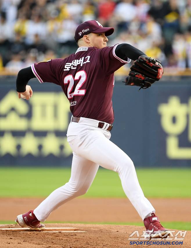 14일 잠실구장에서 열린 LG 트윈스와 키움 히어로즈의 경기. 키움 로젠버그가 역투하고 있다. 잠실=박재만 기자 pjm@sportschosun.com/2025.05.14/