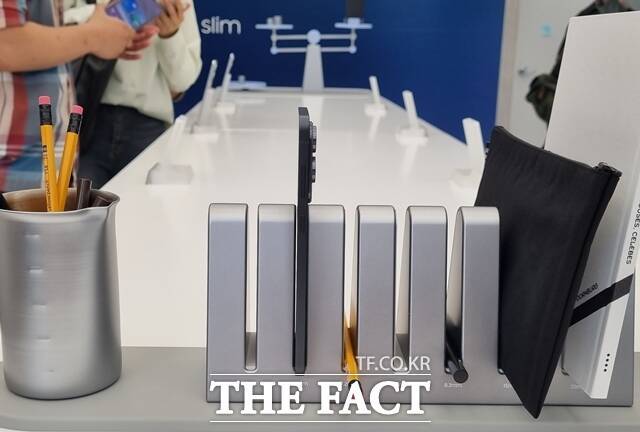 삼성전자가 13일 초슬림 스마트폰 '갤럭시S25 엣지'를 공개했다. /이성락 기자
