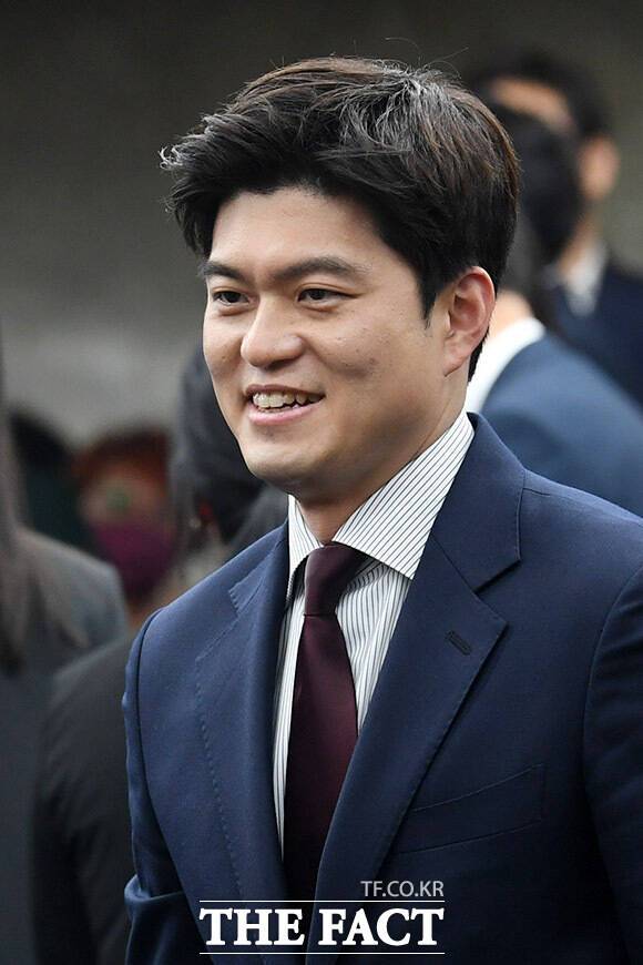 김용태 국민의힘 공동선거대책위원장이 14일 서울 동작구 보라매공원을 찾아 '산업재해 희생자 위령탑'에 참배했다. /남용희 기자