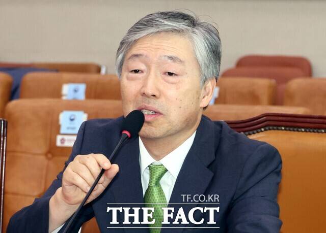 서석호 변호사가 14일 오후 서울 여의도 국회 법제사법위원회에서 열린 조희대 대법원장 등 사법부의 대선개입 의혹 진상규명 청문회에서 의원의 질의에 답변하고 있다. /뉴시스