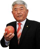 예산황토사과를 설명하는 권오영 예산능금농협 조합장. 김동근 기자