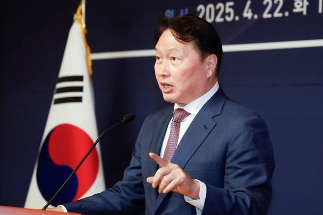 지난달 22일 열린 국회 미래산업포럼서 기조연설하는 최태원 회장.ⓒ연합뉴스