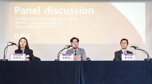 한국GSK 백신사업부 권현지 전무(왼쪽)가 기자의 질문에 답하고 있다./사진=한국GSK 제공
