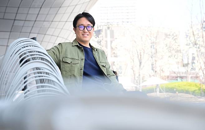 AI artist Yoon Seok-kwan, who works under the pseudonym, Keepkwan, poses for a photo at the Dongdaemun Design Plaza in Jung-gu, Seoul on April 1. (Lee Sang-sub/The Korea Herald)